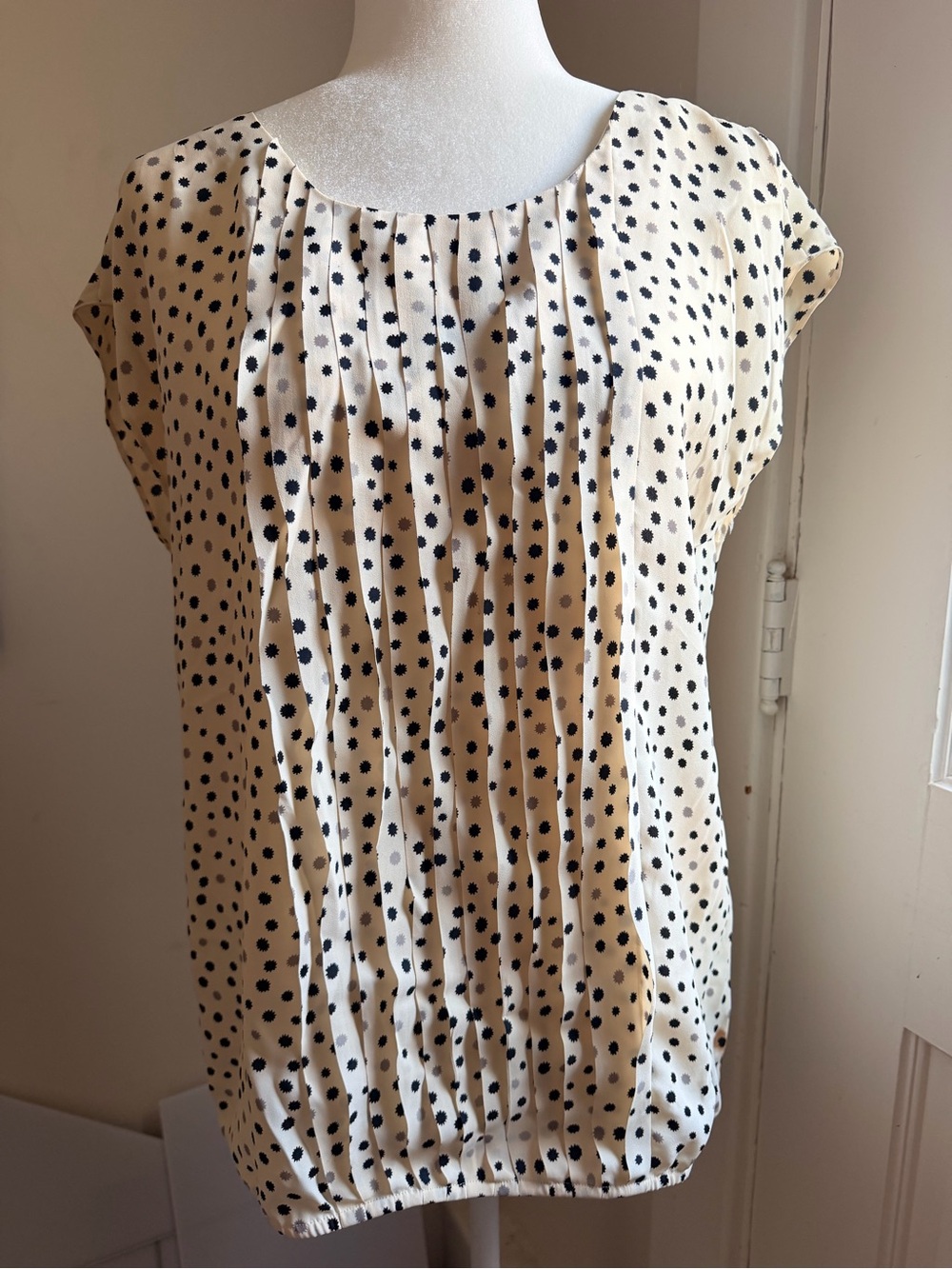 LOFT cream polka dot star burst pleated blouse M
